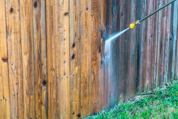 Fence Washing in Daytona Beach