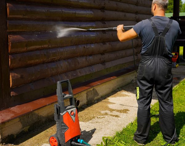 Log Home Pressure Washing in Daytona Beach