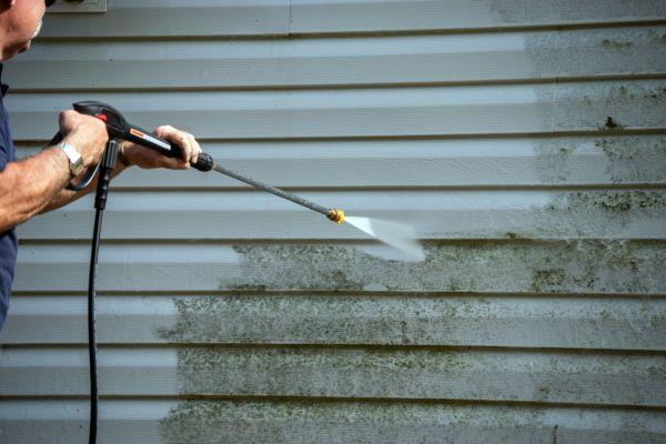 Vinyl Siding Power Washing in Daytona Beach