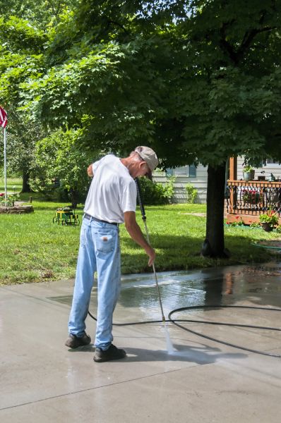 Driveway Concrete Cleaning in Daytona Beach
