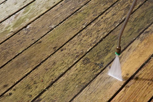 Deck Mold Removal in Daytona Beach